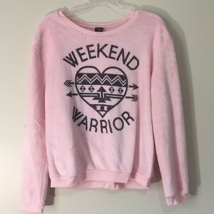‼️2 for $10‼️
“Weekend Warrior” fuzzy pullover